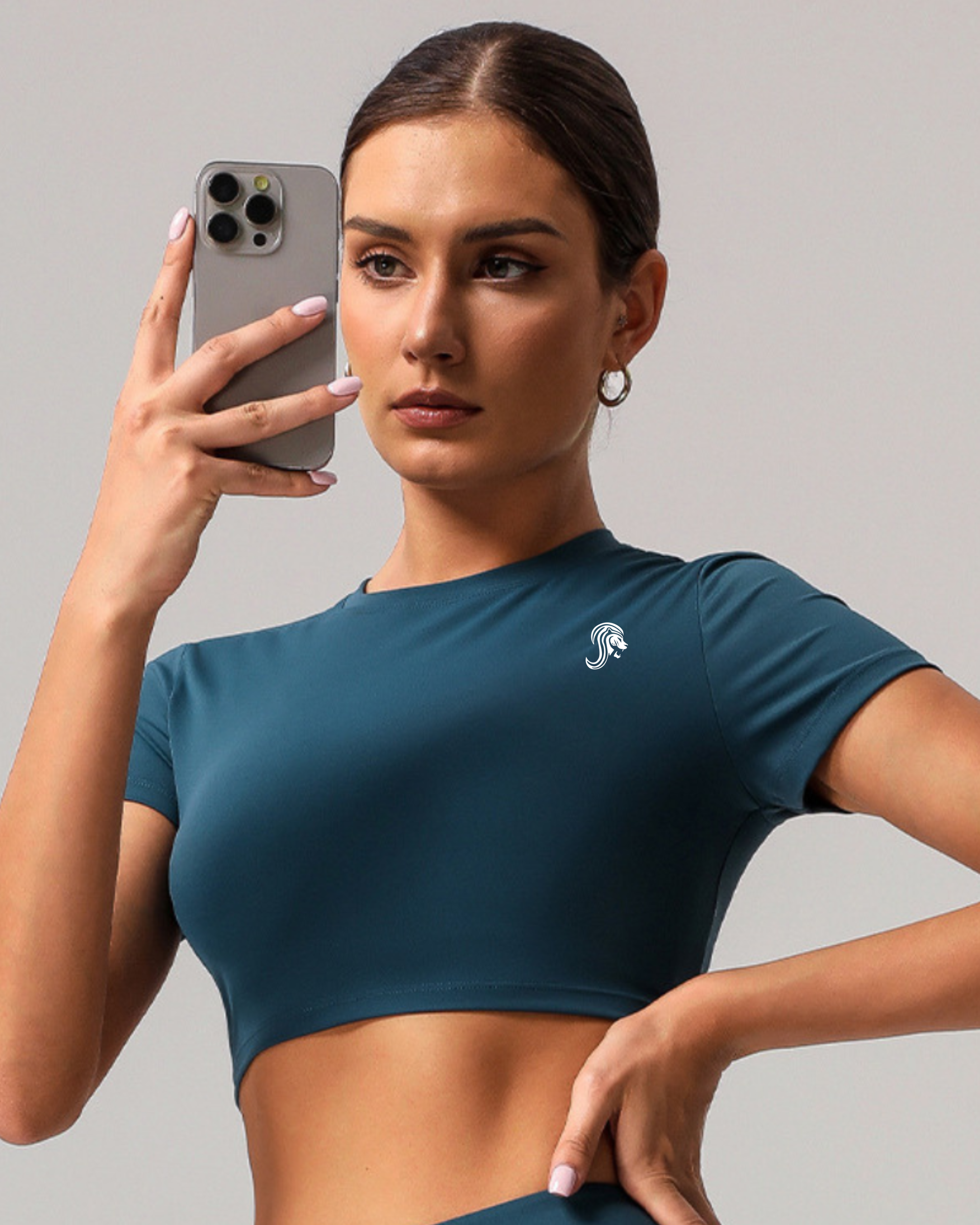 Women's Cropped Crew Neck Short Sleeve T-Shirt-Wholesale Supplier